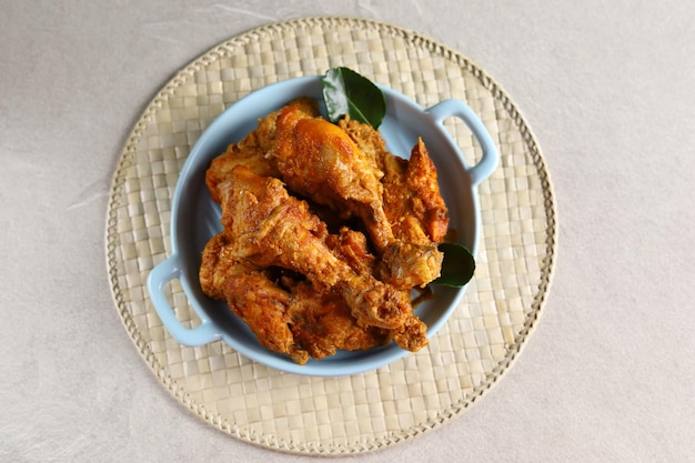Rendang Ayam of Chicken Rendang is een traditioneel Indonesisch gerecht uit Padang West Sumatra