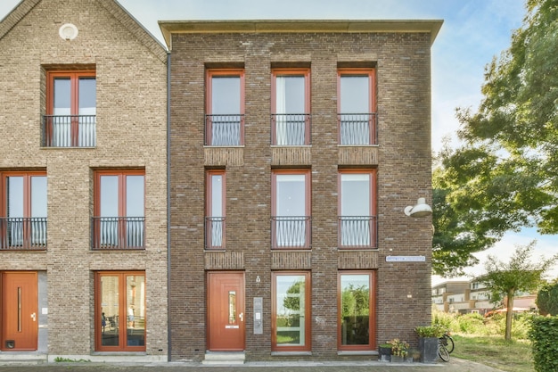 Photo a rendering of a brick building with orange windows