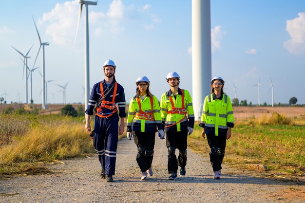 Photo renewable energy engineer working on wind turbine