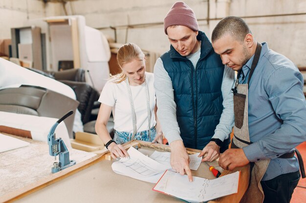 Renovatie van meubelbekleding en fabricage van stoffen