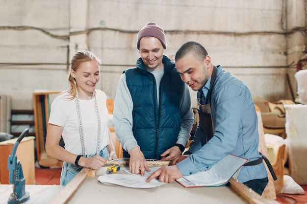 Foto renovatie van meubelbekleding en fabricage van stoffen