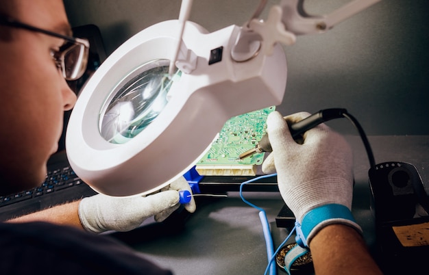 Repair of electronic devices, soldering and circuit board