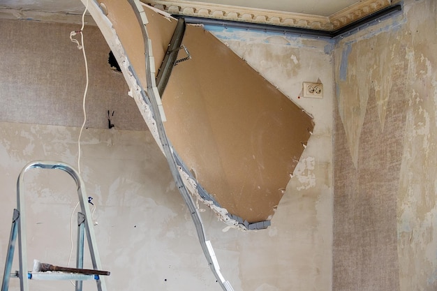 repair work in the house, reconstruction of the ceiling and walls in the house