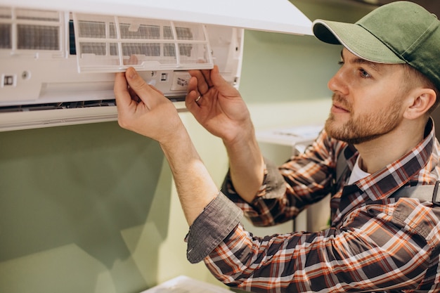 Photo repairman doing air conditioner service