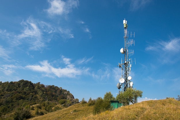 Repeater van ethernetantennes op de heuvels