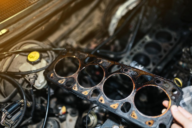 Photo replacing cylinder head gasket