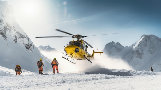 Rescue helikopter landing op sneeuwbergen en schaatsen snowboarder