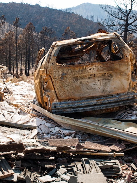 コロラド州コロラドスプリングズでのWaldoCanyon Fire2012後の住宅コミュニティ。