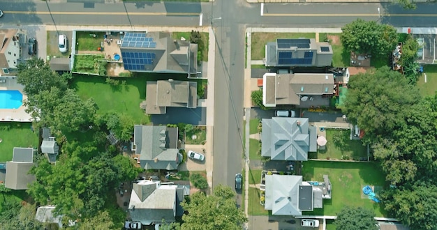 Residentieel slaapgedeelte straat in het stadsgebied van Keyport met bovenaanzicht vanuit de lucht in New Jersey, VS