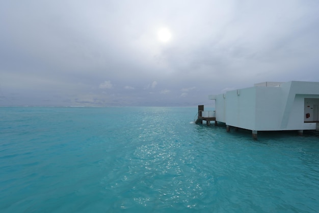 Cottage resort sull'acqua alle maldive