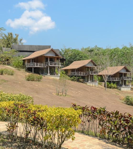 タイの山にあるリゾート木造住宅