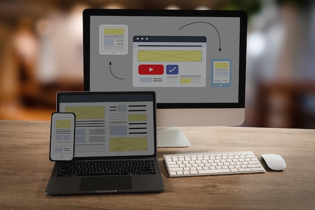 Responsive website design mockup op desktop, laptop, tablet en smartphone voor moderne webontwikkeling en UIUX-projecten