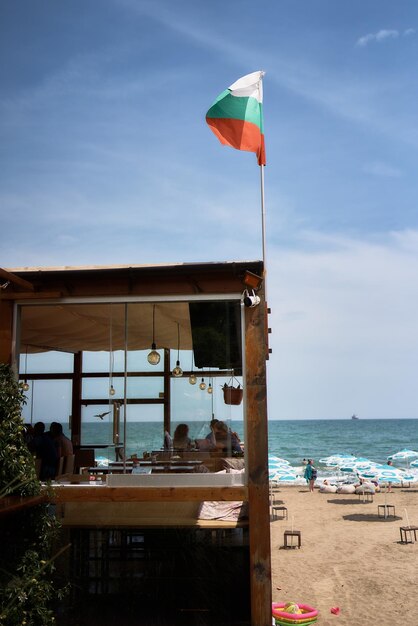 Photo a restaurant on the beach in burgas