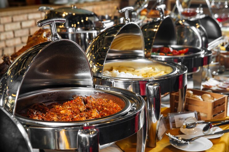 Restaurant lunch catering buffet met verschillende gerechten