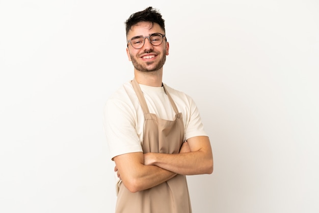 Restaurant ober blanke man geïsoleerd op een witte achtergrond met gekruiste armen en kijken ernaar uit