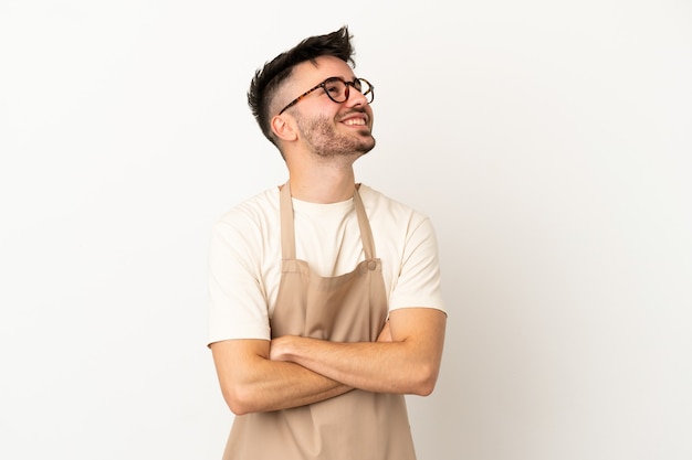 Restaurant ober blanke man geïsoleerd op een witte achtergrond terwijl hij glimlacht