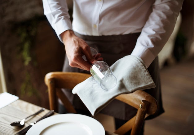 Ristorante personale tavola apparecchiata nel ristorante per la reception