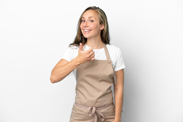 親指を立てるジェスチャーを与える白い背景で隔離のレストランウェイター白人女性