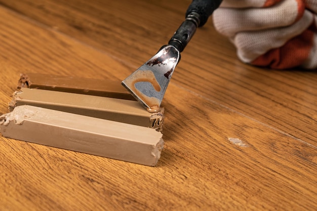 Restoration of the floorrestoration of damage to laminate and parquet with wax