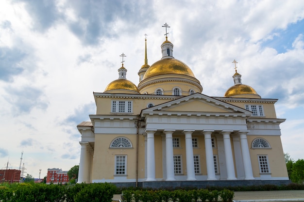 Фото Воскресенская церковь 18 века в невьянской россии.