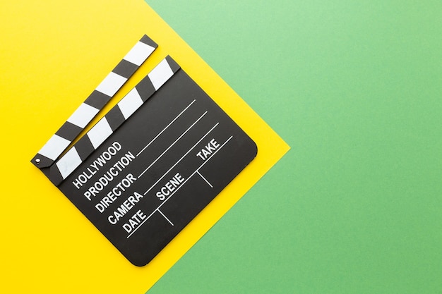 컬러 background.a 컬러 배경에 clapperboard에 레트로 카메라 clapperboard. 고품질 사진