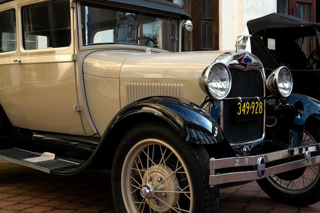 写真 レトロな車。自動車博物館の展示