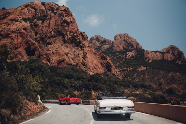 Raduno di auto retrò. riviera francese. nizza - cannes - saint-tropez.