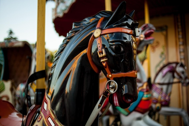 レトロなカルーセル白黒馬古い木製の馬カルーセルカルーセル馬ヴィンテージ