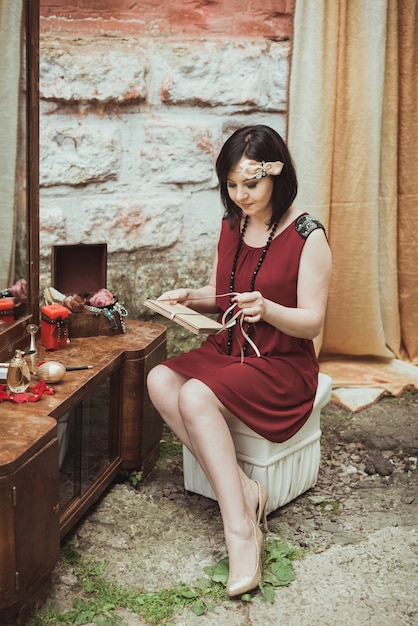 Photo retro girl sitting at a dressing table