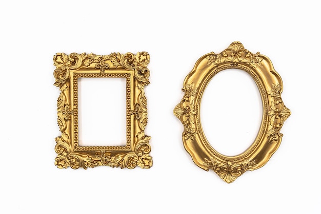 Retro gouden of bronzen frame met patronen voor foto's tekst afbeeldingen of schilderijen geïsoleerd op een witte achtergrond Hoge kwaliteit foto