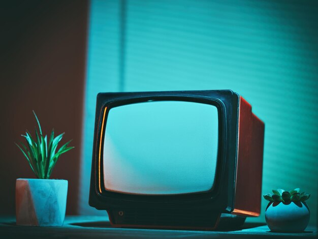 Photo retro red tv on table