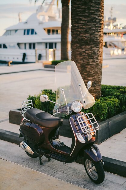 Retro scooter op straat