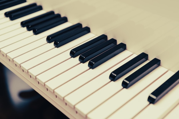 Foto retro stijl close-up van pianotoetsen