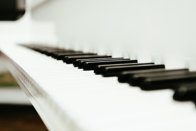 写真 ピアノの鍵盤のレトロなスタイルのクローズアップ