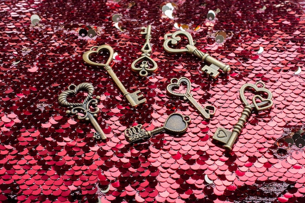 愛の概念としてレトロなスタイルの金属製のキー