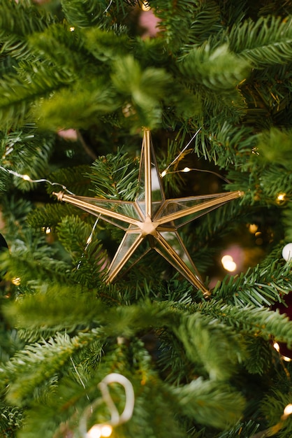 Retro vintage Christmas speelgoed glazen ster op de boom met verlichting