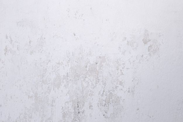 レトロな白塗りの壁の背景擦り傷やひび割れのある老化した白塗りの壁のテクスチャ
