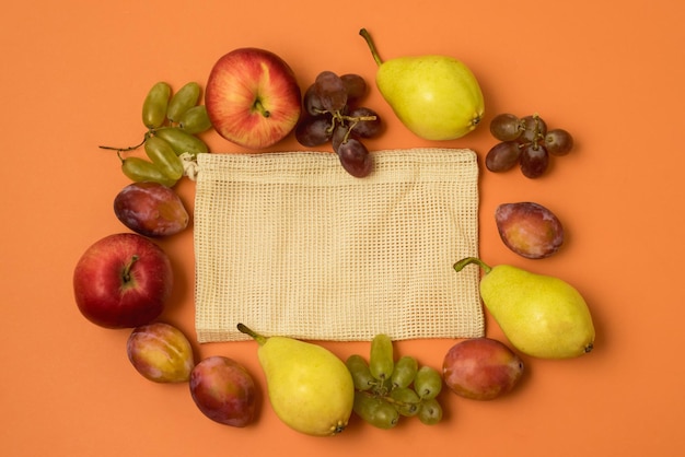 再利用可能な食料品バッグ 果物と野菜の再利用可能な包装 廃棄物ゼロのコンセプト