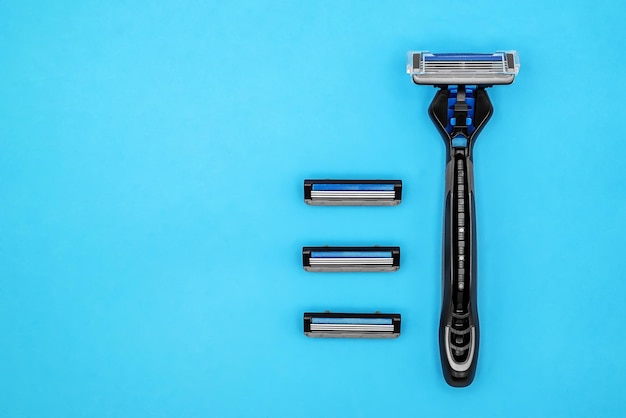 Reusable razor with replaceable blades