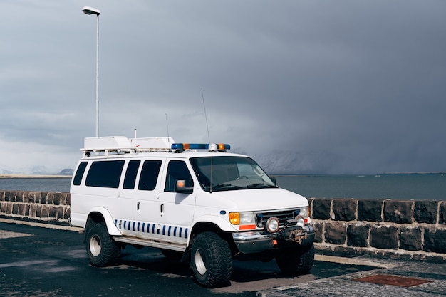 Photo reykjavik iceland may a white ford econoline van on huge wheels with sirens and flashing lights