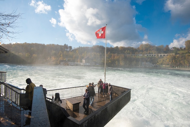 Rheinfall осенью самый большой водопад в Европе