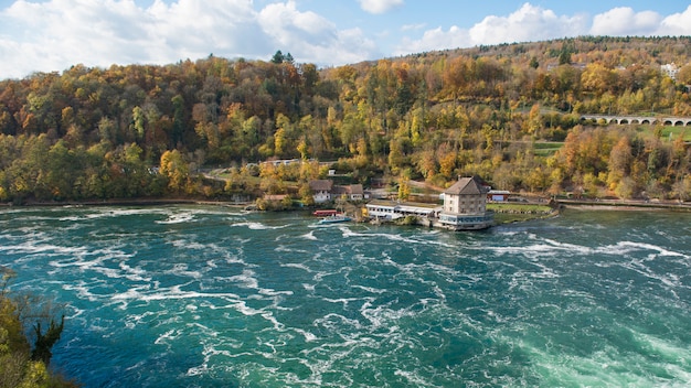 Rheinfall in de herfst, de grootste waterval van Europa