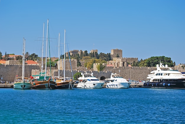 Rhodes. Panorama van de oude stad