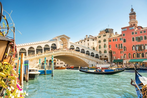 Rialtobrug op het Canal Grande in Venetië