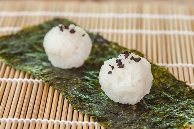 自家製のおにぎりの食べ物デザイン。