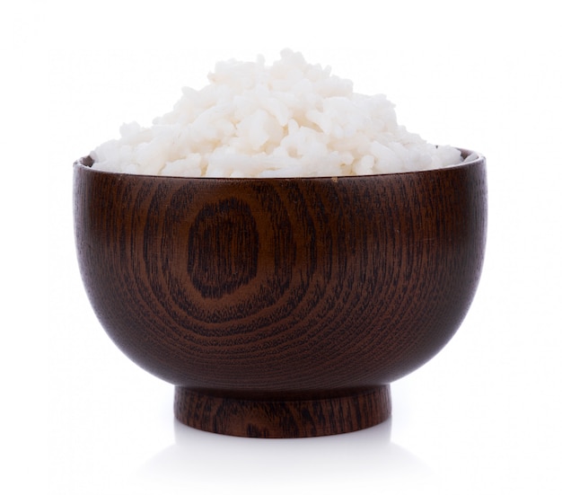 Photo rice in a bowl isolated on white