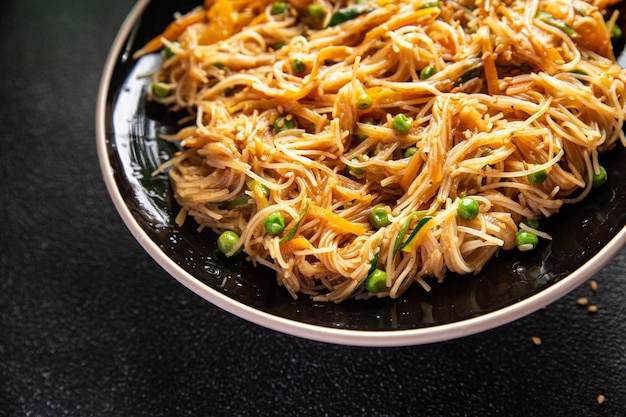 ライスヌードル 野菜 アジア料理 新鮮なフンチョス 食事 食べ物 おやつ テーブルの上 コピースペース 食べ物