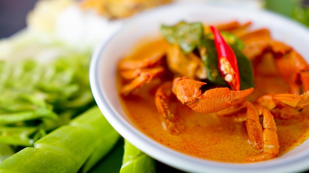 Photo rice noodles in crab curry sauce with vegetables select focus