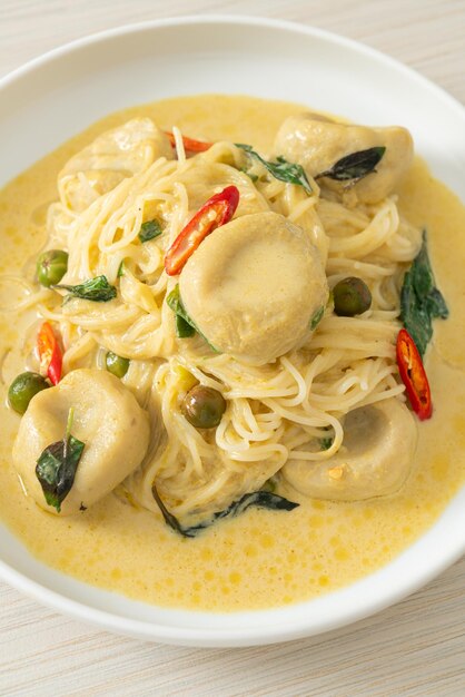 Rice Noodles with Green curry and Fish ball - Thai food style