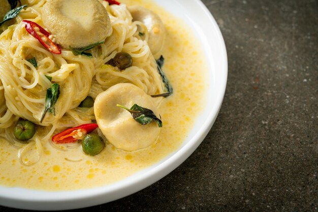 Rice Noodles with Green curry and Fish ball - Thai food style